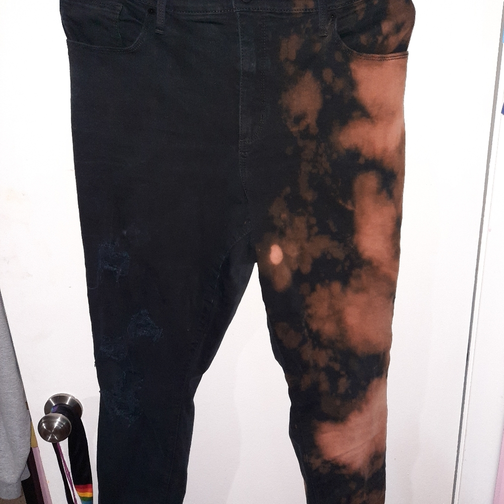 Ripped skinny jeans
